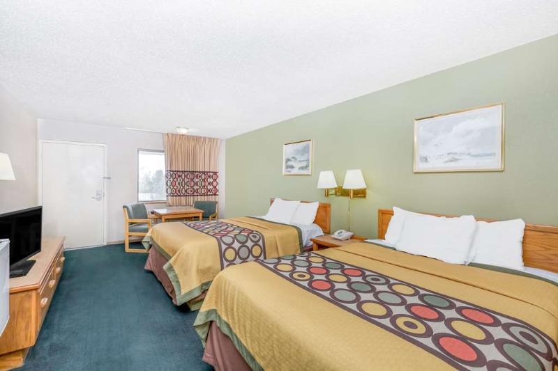 Super 8 By Wyndham Butler Hotel Exterior photo